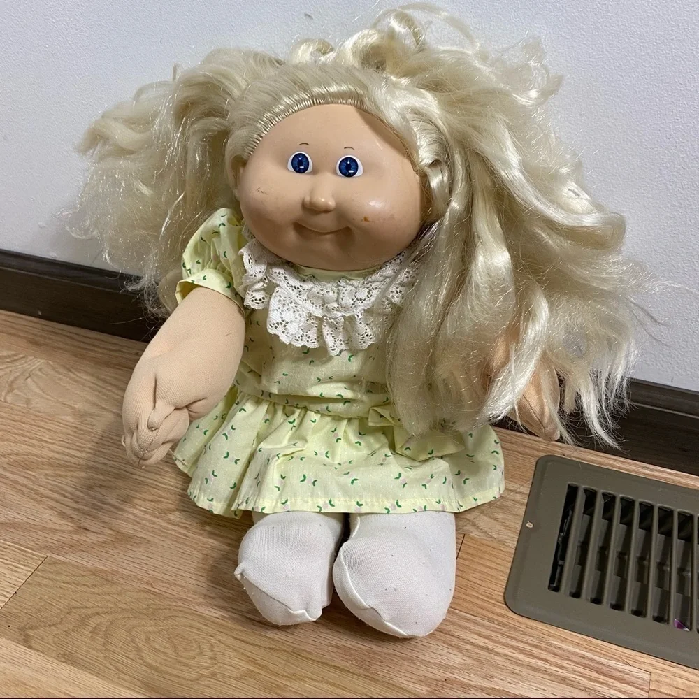 Vintage 1985 Cabbage Patch Doll Blonde Blue Eyes